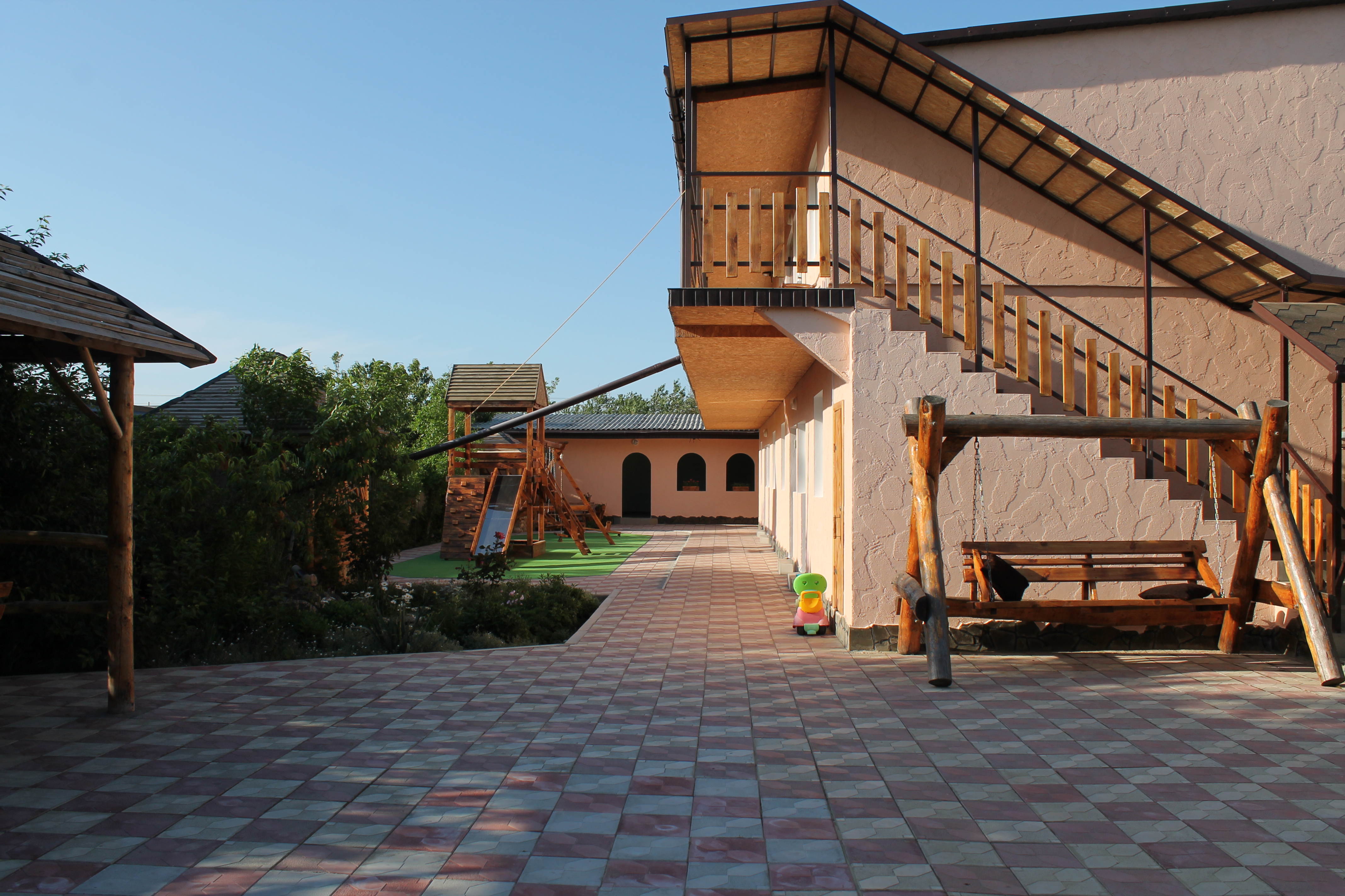 двор пансионата dilas